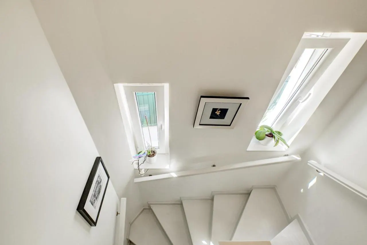 펜션 Comfortable Town House In Quiet Area By Lovelystay 리스본