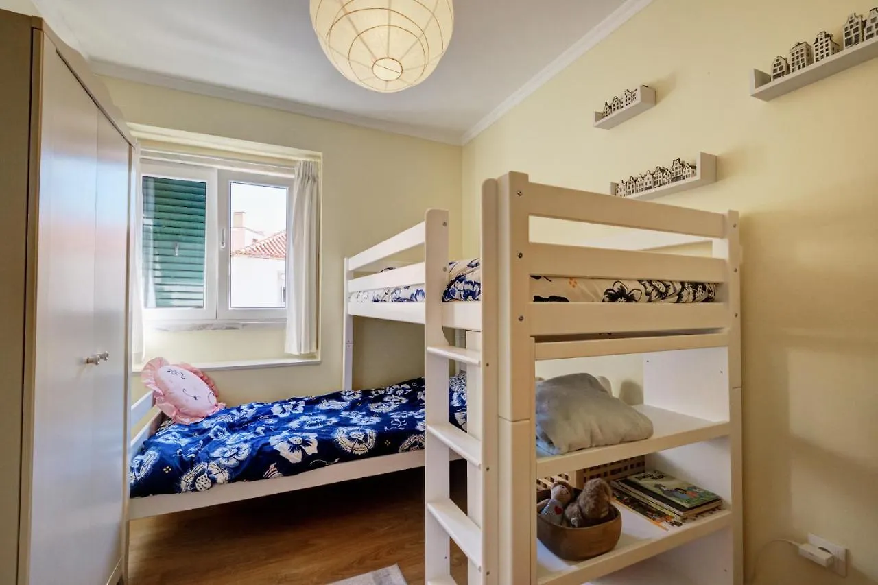 Comfortable Town House In Quiet Area By Lovelystay 리스본 0*,  포르투갈