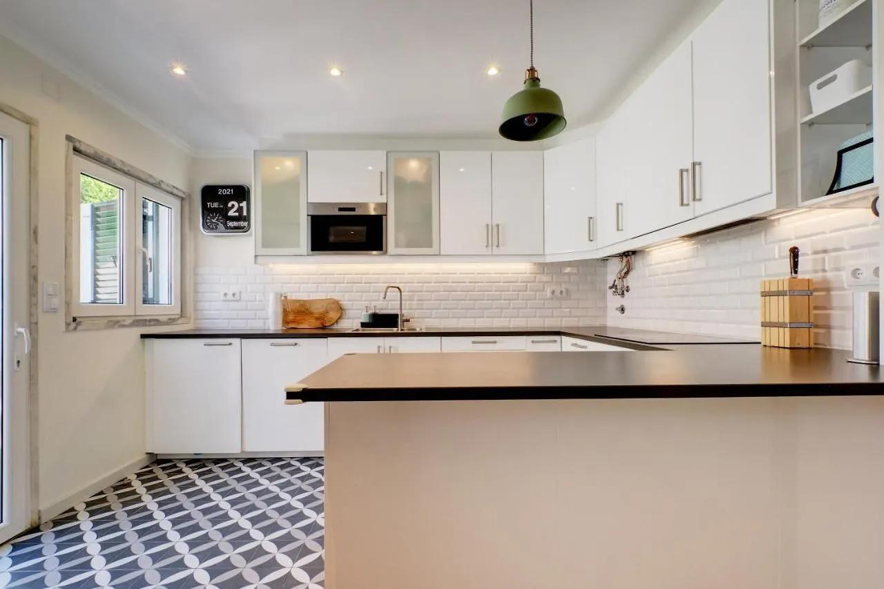 Comfortable Town House In Quiet Area By Lovelystay 리스본