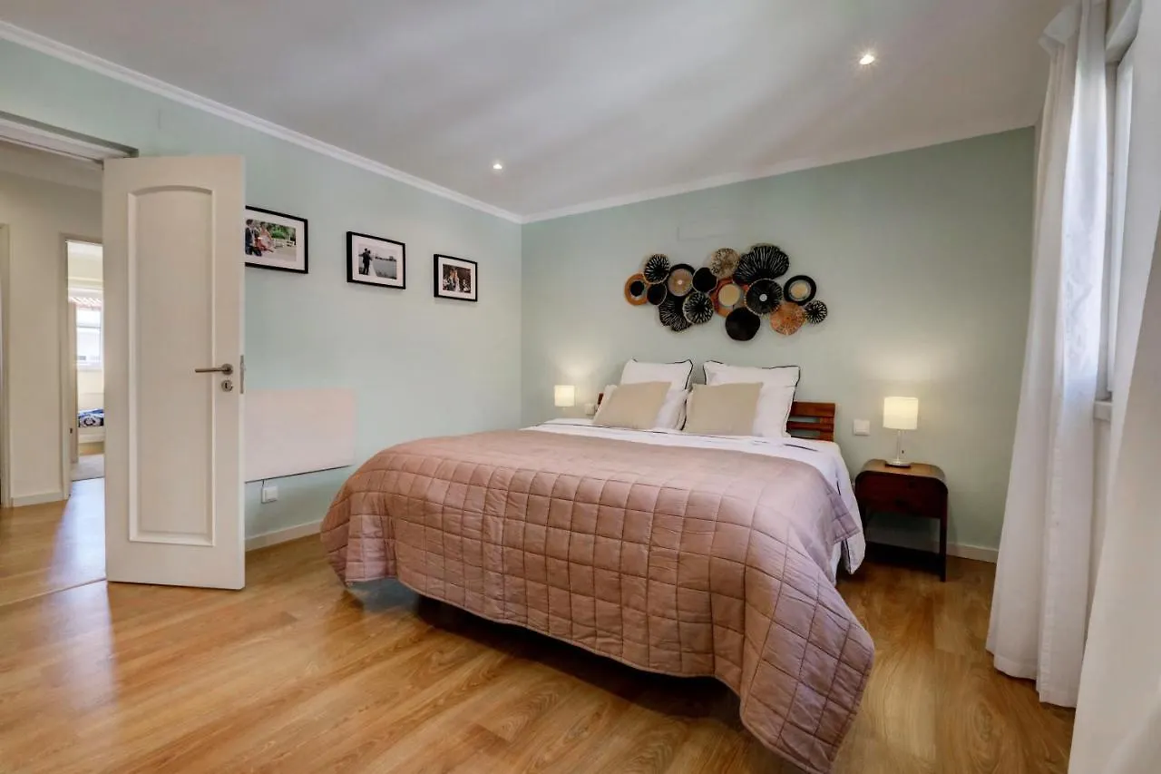 펜션 Comfortable Town House In Quiet Area By Lovelystay 리스본
